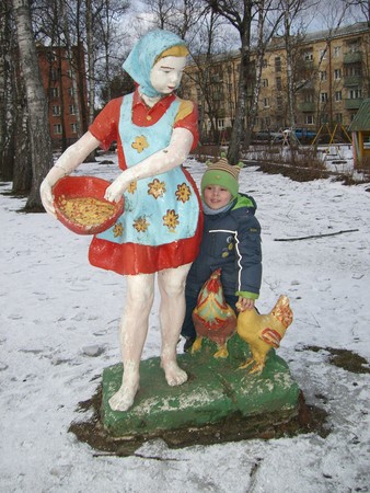Поделки из коробки из под конфет и цветной бумаги. Поделки из коробки из под конфет и цветной бумаги.