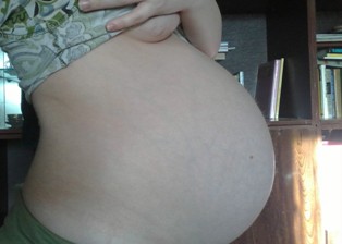 36 неделя фото. Живот на 36 неделе беременности. 36 Недель фото живота. Живот на 36 неделе беременности мальчик.