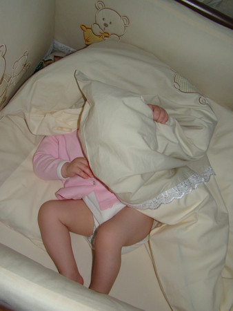 Дочка спал трусы. Подглядывание за спящими. Спящие маленькие Дочки.