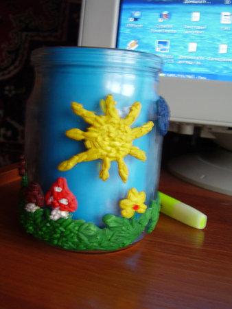 пластилин в стаканчиках. лепка стакана для карандашей. ваза из пластилина и крупы. поделка из пластилина ваза. стакан из пластилина.