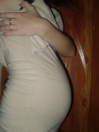 Забеременела в 20. Беременные девочки Краснодон. Живот на 20 неделе через футболку.