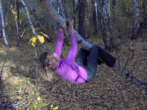 2.10.2005 Я не обезьянка,просто я лазить везде люблю,все заборы и деревья мои.