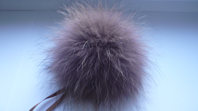 Меховые помпоны на любой вкус! Песец, Енот, Кролик.