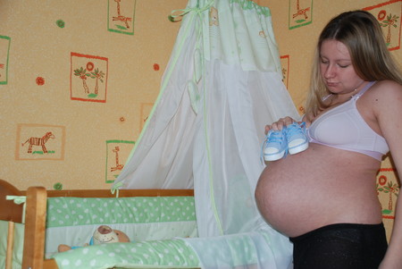 40 недель россия. Беременные в подгузниках. Подгузники беременности.