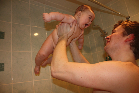 Мама дает в душе. Моется с сыном. Мама в ванной. Папа купается с сыном. Сыночки подсматривают за мамами в душевой.