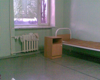 это палата послерод.из окон дует жутко(типа пластиковые,новые)