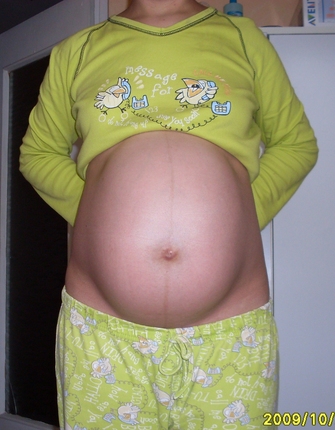 36 неделя фото. Форма живота беременной мальчиком. Форма живота с мальчиком. Живот на 32 неделе беременности мальчик.