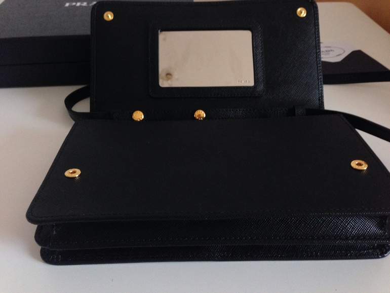 Prada!!! Супер - сумочка!!! 18000 руб !