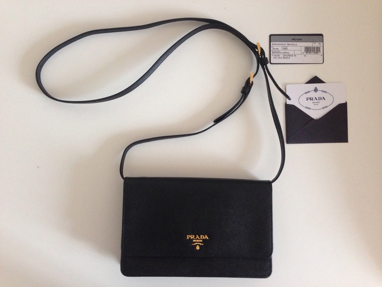 Prada!!! Супер - сумочка!!! 18000 руб !