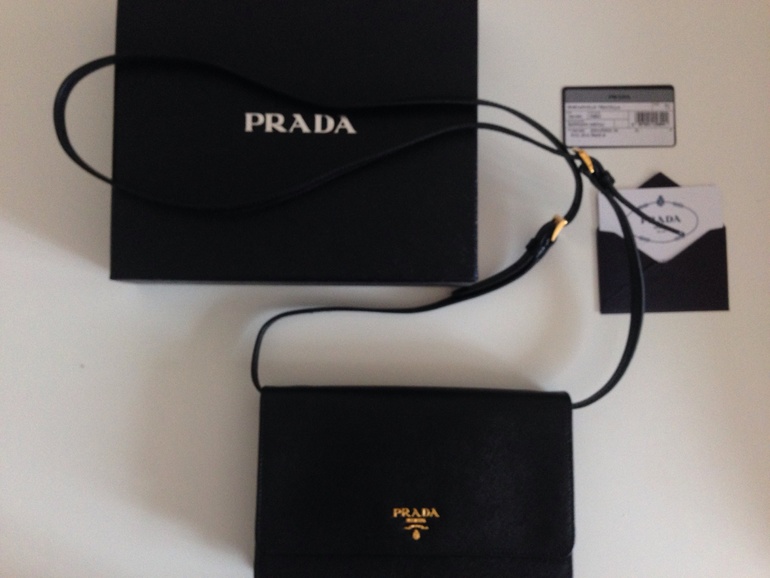 Prada!!! Супер - сумочка!!! 18000 руб !