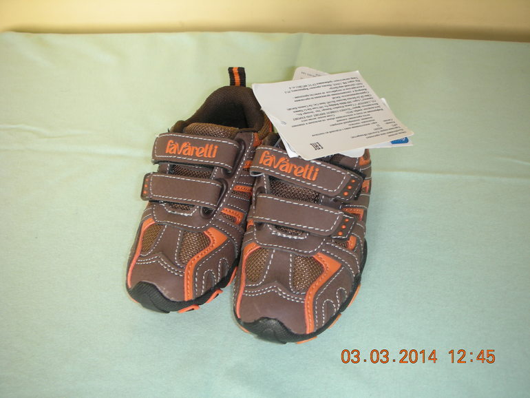 Кроссовки Favaretti, р. 22, цена 700 руб.