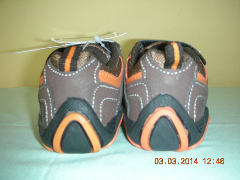 Кроссовки Favaretti, р. 22, цена 700 руб.